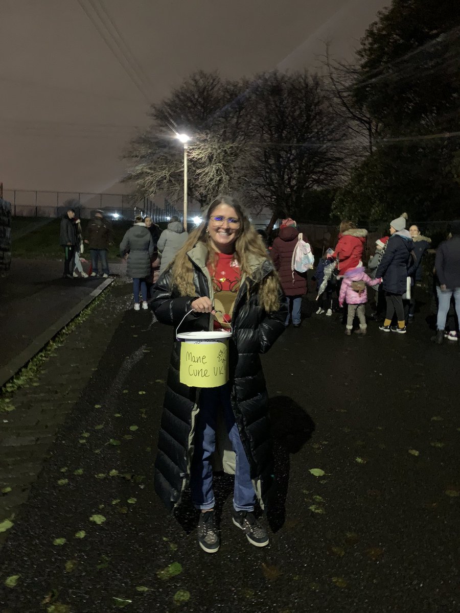 RoystonYouthAct's tweet photo. Thanks to everyone who donated tonight too in our collection bucket, all of the money will be donated to @mariecurieuk as part of our #12Months12ActsOfKindness project ♥️ https://t.co/kSiWIQTGIZ