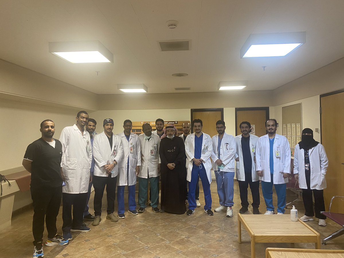 اليوم تشرفنا بزيارة البروفيسور عبدالله الضحيان <a href="/ALDhoheyan/">ا.د.عبدالله الضحيان</a> وفريق العمل معه بورشه العمل لجراحات الفتق والمناظير واستفدنا من خبراته بهذا المجال .. سعدنا بقدومك وشكرا لك بروفيسور عبدالله على قدومك ونتطلع للزيارات القادمه …