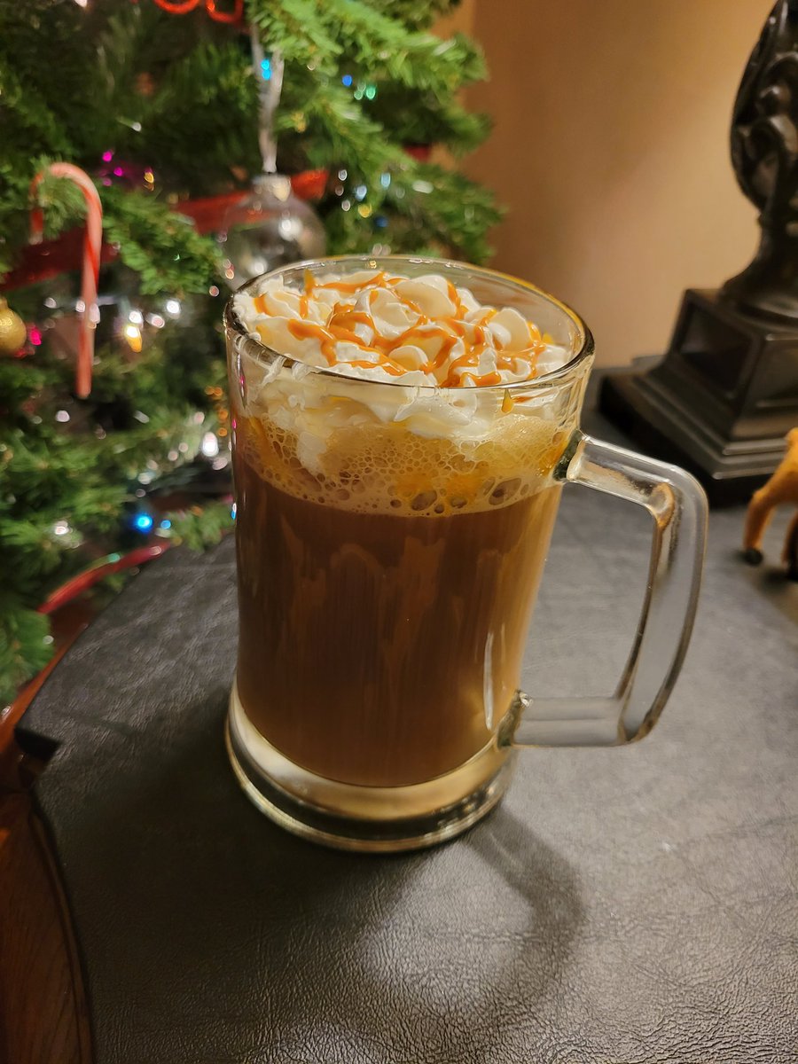 Davidealejandro's tweet photo. It occurs to me I haven't posted anything here for a while now, so I made myself a fancy caramel latte just so I would have something to post. https://t.co/EwDouB5UOI