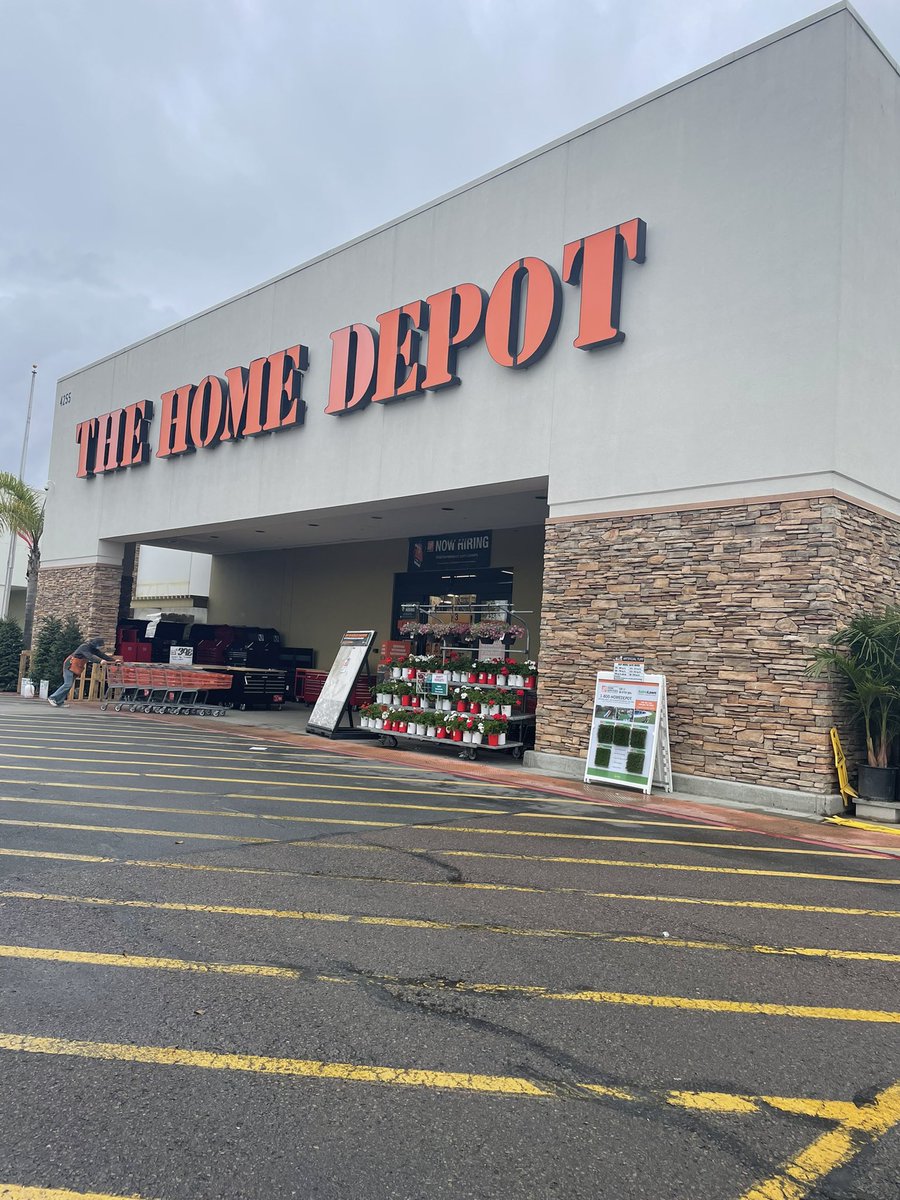 astrolawnlas_sd's tweet image. Out and about on this gloomy day, meeting the amazing people at my stores! First on the list #680 thanks Sal for your kind welcome. Can’t wait to coach up the team!!! #homedepot #astrolass #astrolawn #gloomyday #rainy #homedepotpk #homedepot680 @AstroLawnBACCLA @AstroLawnLou