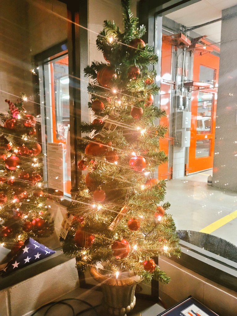 chebert13's tweet image. 🎵 I'm dreaming of a firehouse Christmas...🎵 #1 platoon is working Christmas so we're making it holy and jolly. #DCFD #Engine13 @dcfireems