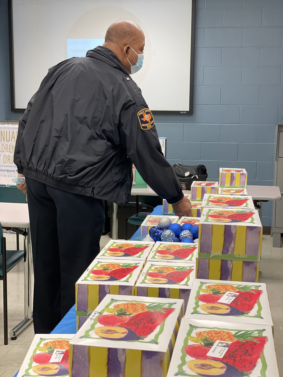 UTPoliceHouston's tweet photo. We had the most wonderful time celebrating our staff yesterday at our annual #HolidayMeal! From day shift, evening shift, power shift and night shift- this was a small token of our appreciation to an outstanding staff! A virtual wheel added a fun, interactive prize element!#UTPH https://t.co/Vx1OLqOzwh
