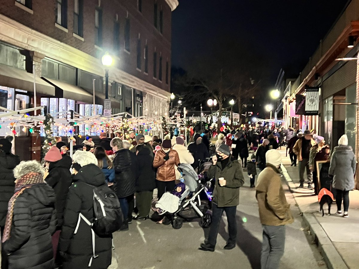 What happens when you give streets to the people and not cars? Things like #holidaymarket on Birch St in #roslindale @MayorWu #boston