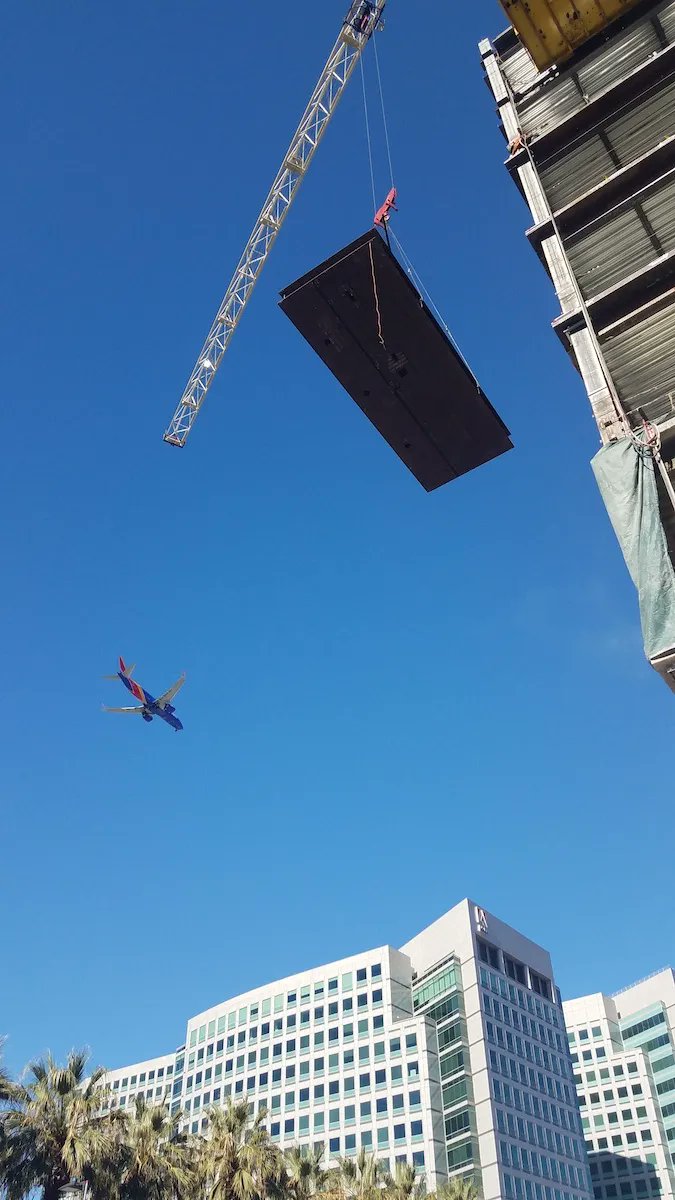 Up, up and away. The Schuff team on site 200 Park unloading and bringing panels up to erect later. 
Explore more projects: buff.ly/3IzRTEQ