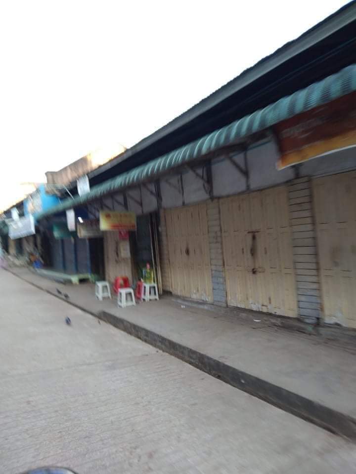 Silent demonstration took place in Ma Ou Pin, Ayeyarwaddy Region.

#SilentStrike #OurCityOurRules 
#WhatsHappeningInMyanmar
#Dec10Coup