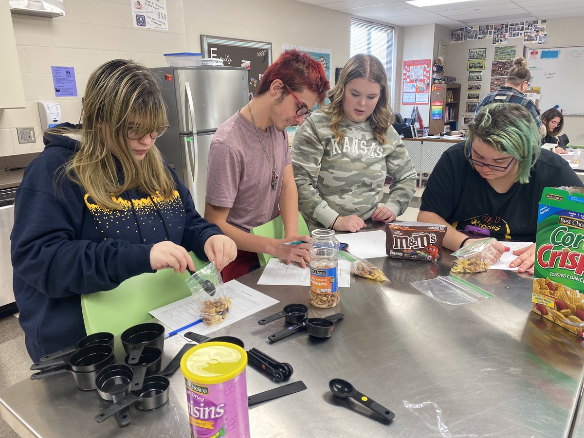 BPHS_FACS's tweet photo. Shout out to this amazing girl and future FCS teacher, @mirandarene04 She taught a lesson today with 3 interactive and engaging activities. We have enjoyed having her join our FACS family this semester! #FCSed #FACSisfun https://t.co/mueAu1ecAo