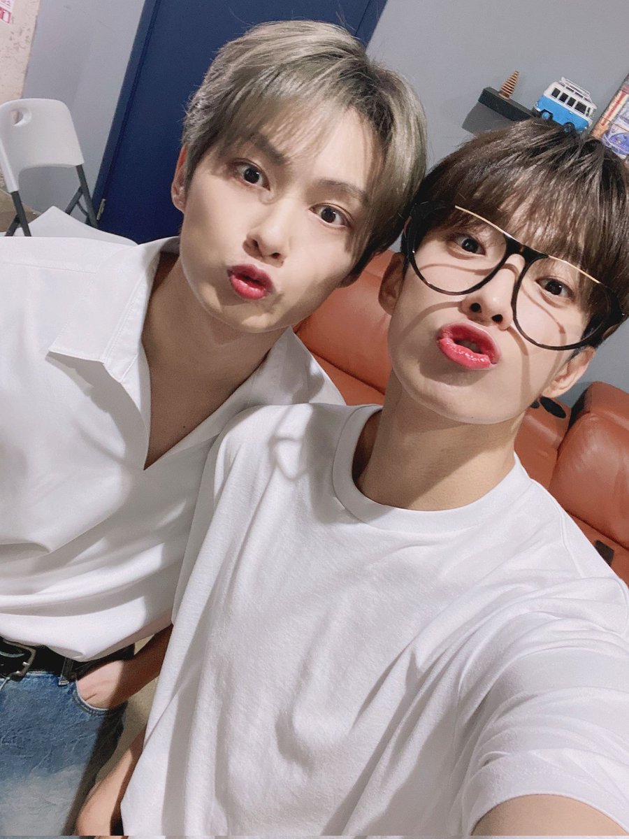 seoksshine's tweet photo. op jun! it's u(r) bo(r)day!! Sana uwian ka ng bias mo lagi at manataling top 1 satin 😎 labyu lots!! Thank you for being the life of the party! HAHAHAHA havey mo so much. Subo ka (ng pagkain) so much today! 🥰 - op seok https://t.co/0EBM0HKgqB
