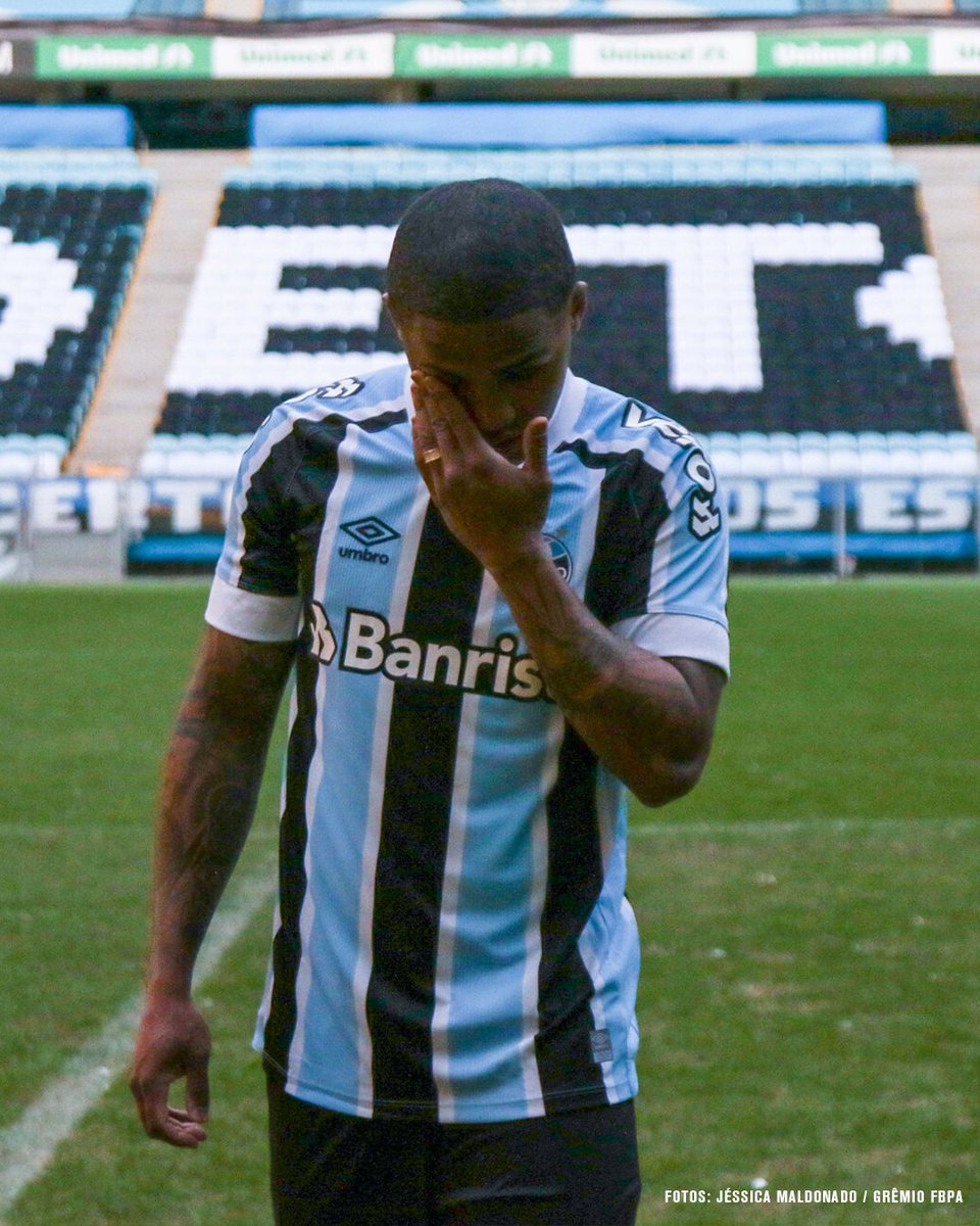 OficialSala12's tweet photo. Douglas Costa está negociando com Flamengo e Atlético Mineiro.

🗞 Farid Germano https://t.co/QpkgwElUI3
