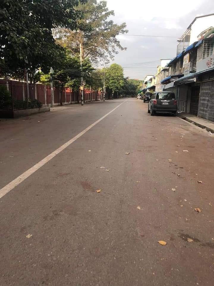 TTFR__Myanmar's tweet photo. At Mandalay 35th Road &amp; its nearby places ,people joined “Silent Strike” to show their solidarity against military dictatorship on Dec10.
#SilentStrike #OurCityOurRules
#WhatsHappeningInMyanmar https://t.co/qrHlVBsw5v