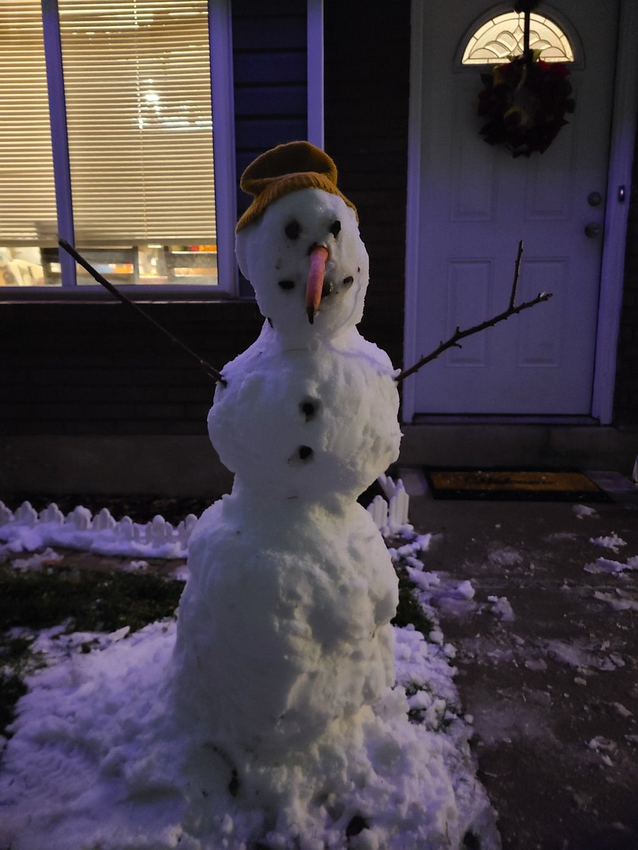 ossimanjo's tweet photo. Busy making snowmen with my wife, so gonna be a bit late to stream! ☃️☃️ https://t.co/AUkWEHNKQm