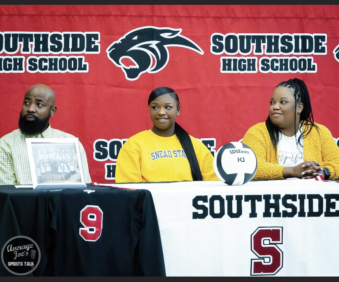 SouthsideVolle1's tweet photo. We are so proud of you Ziniah! 🐾🏐#gopanthers#goparson https://t.co/OWVcdNzAwW