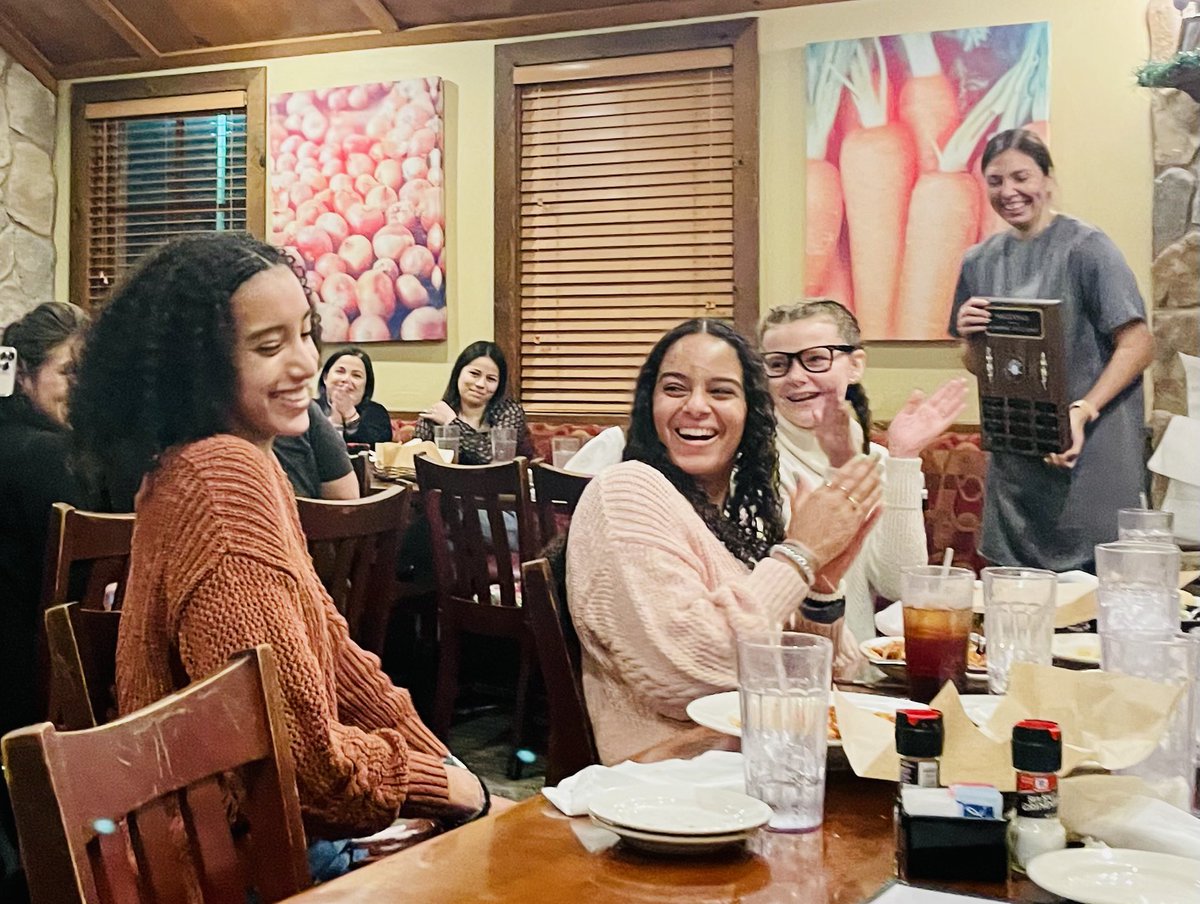 DVHS_Volleyball's tweet photo. Way to go Donnica! She rocked the volleyball season with a 98 gpa! She exhibits academic excellence!💯Annnnnd she is the Most Valuble Player!!🎊❤️‍🔥🥇 https://t.co/8uWsKOMT7m