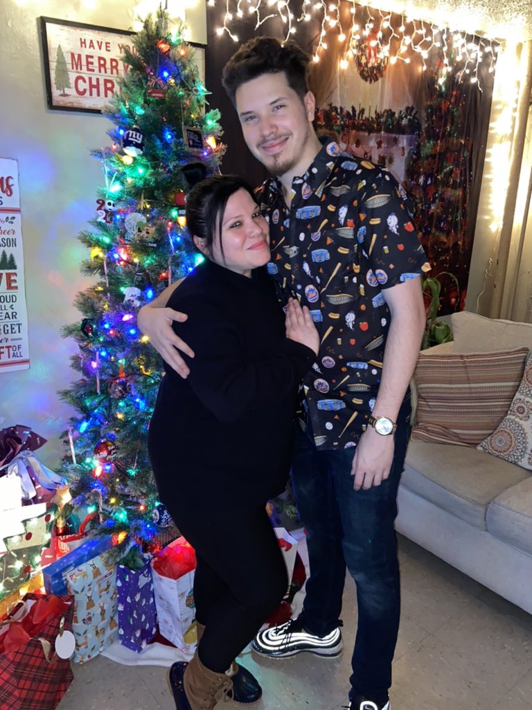 Willetspoint_M's tweet photo. Nothing’s better then taking early Christmas photos with my mom❤️ love the shirt @The7Line 
#mets #Christmas #mom #LGM #NYMets #NYM #the7line https://t.co/a9yi2GoMK1