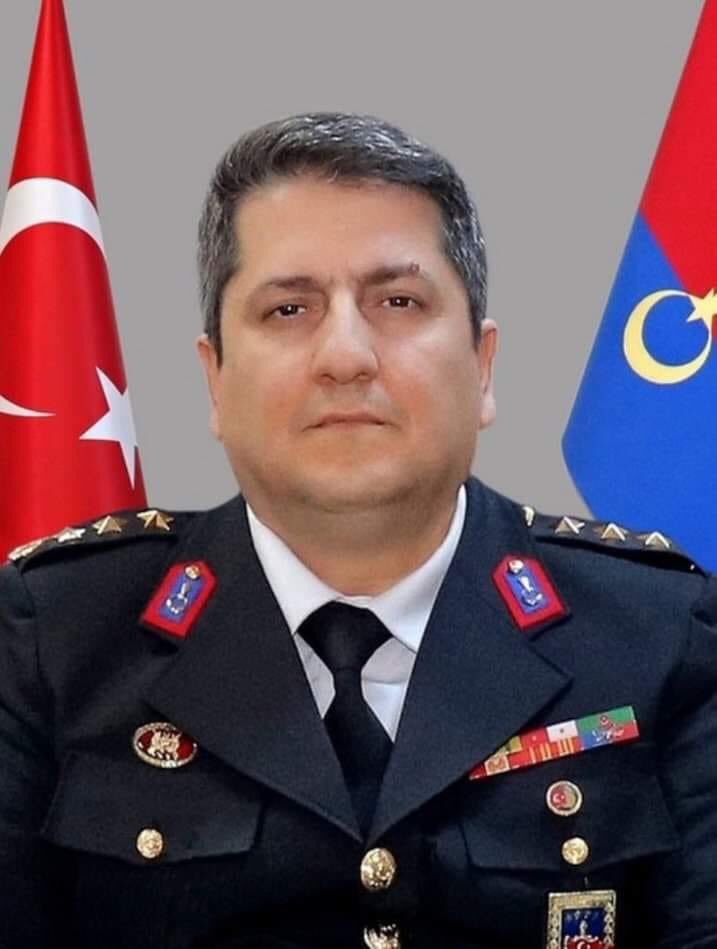 Kanser Tedavisi Gören Aksaray İl Jandarma 

Komutanı Albay Halil Murat Bilgiç Hakka 

Yürüdü Mekanı Cennet Ruhu Şad Olsun 😢