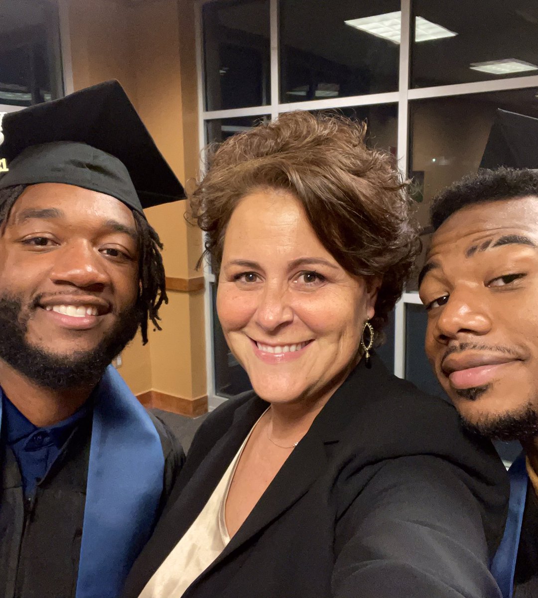 Proud of my guys!! CLASS OF 2021 🎓💙🦅<a href="/GSAthletics_FB/">Georgia Southern Football</a> @18_JDK @king_sophia @Dilman42 <a href="/GS_SASD/">GSU Student-Athlete Services</a> <a href="/GSAthletics/">Georgia Southern Athletics</a>