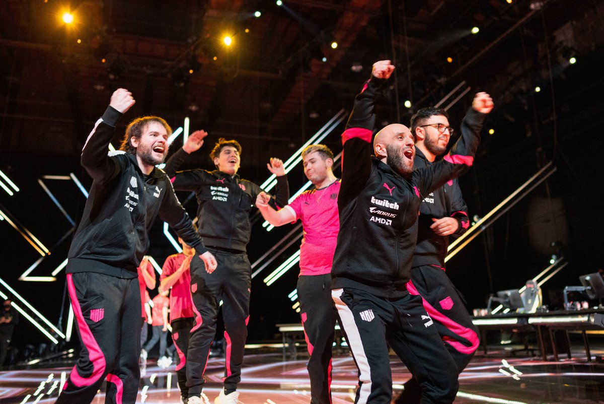 #VALORANTChampions 

🗣️ KRÜ A LA SEMIFINAL

❗ <a href="/KRUesports/">KRÜ</a> derrotó a <a href="/FNATIC/">FNATIC</a> 2-1 y avanzó a las semifinales, donde se enfrentará a <a href="/GambitEsports/">Gambit Esports</a>. 
Haven 15:13 para KRÜ
Icebox 6:13 para Fnatic
Split 13:8 para KRÜ