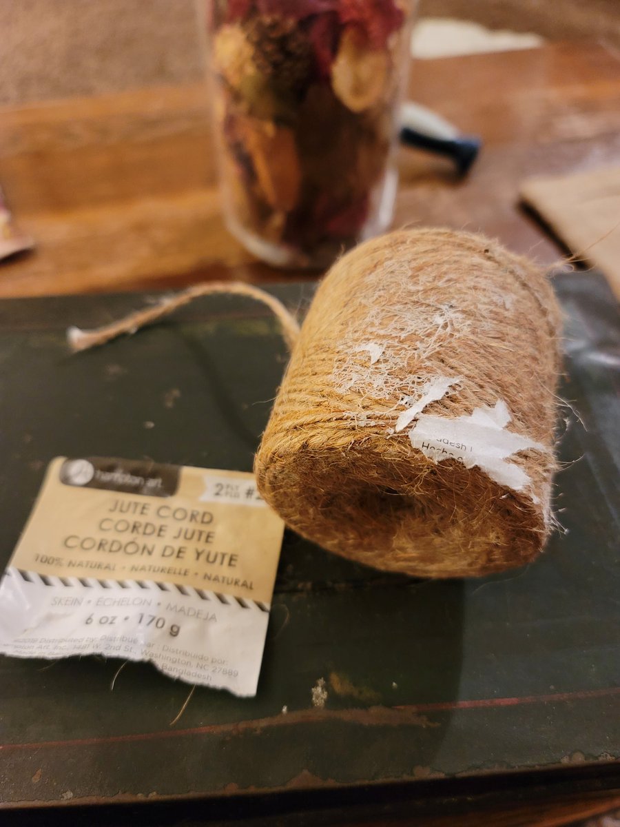 MisterParadigm's tweet image. Pro-tip, @LeisureArtsInc: Don't glue the label to the twine/fabric the customer intends to use.

#badpackaging