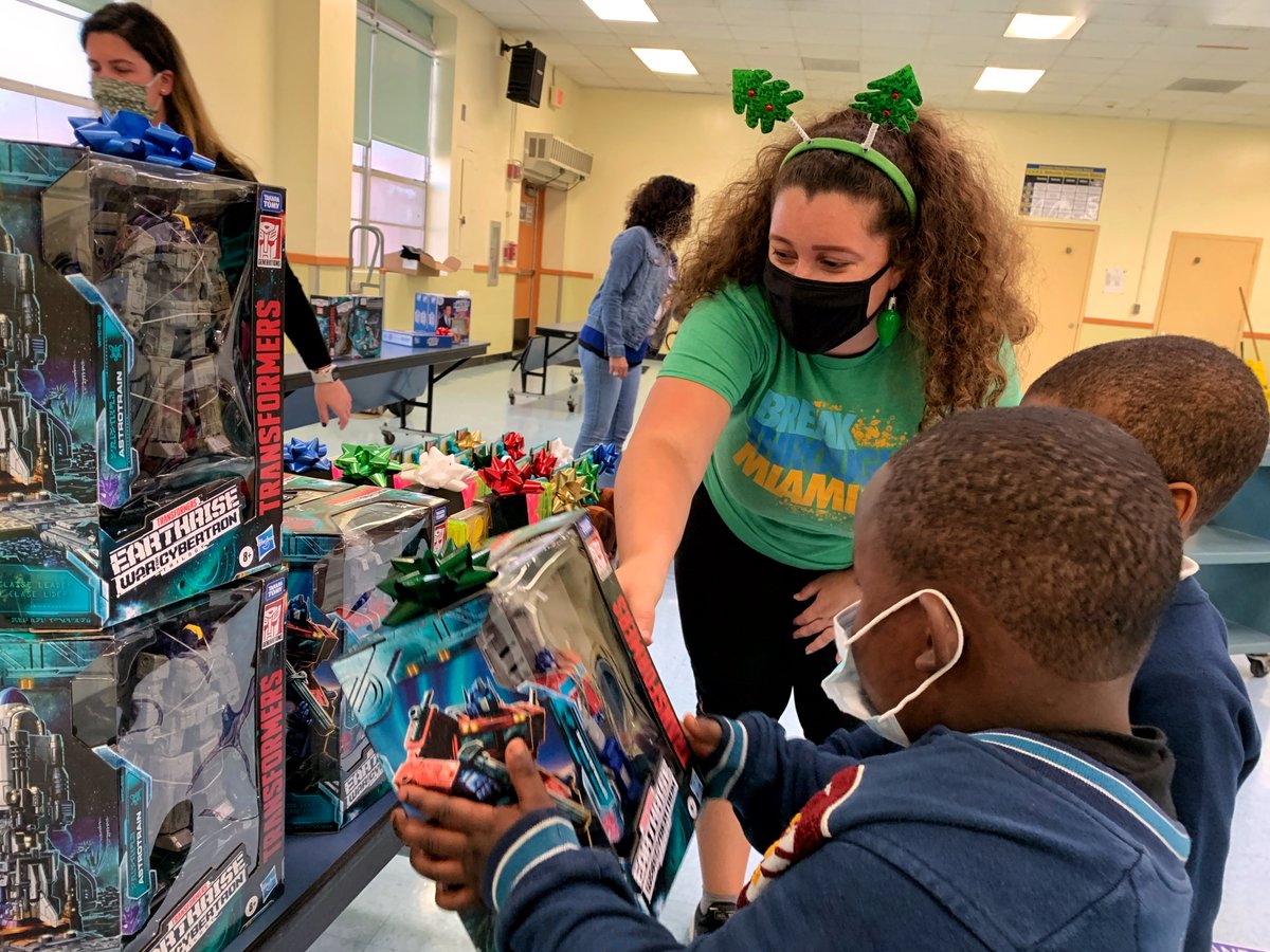 BreakthroughMia's tweet photo. Shout out to our partners at the Little Lighthouse Foundation for supporting our enduring partnership. We are thrilled Breakthrough Miami is selected as a 2021 LLF Holiday Toy & Meal Distribution partner. @LLFNews #LLFToyDistribribution #LLFoundation https://t.co/Q3IQpTuCRz