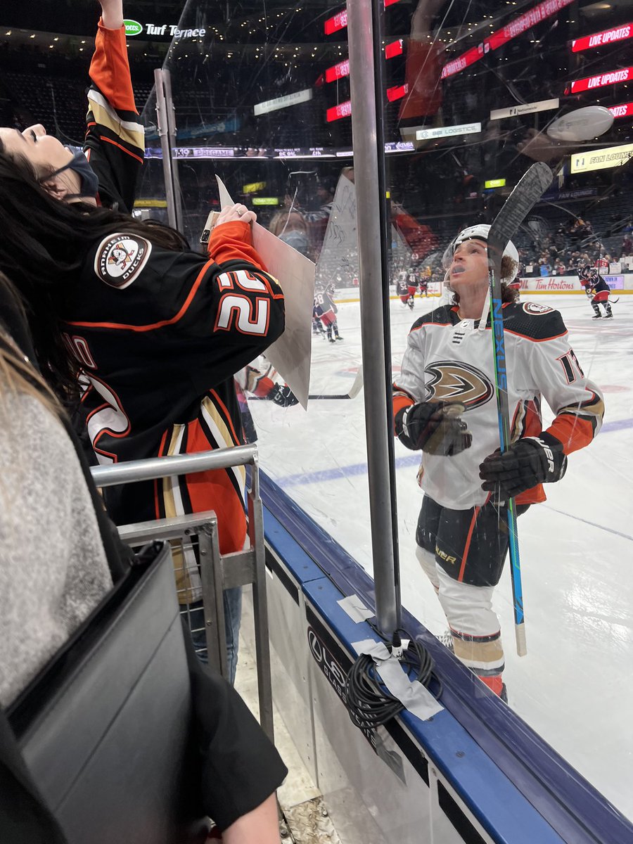 cbjhaley's tweet photo. its me not even being able to catch it https://t.co/jH1ufT6cir