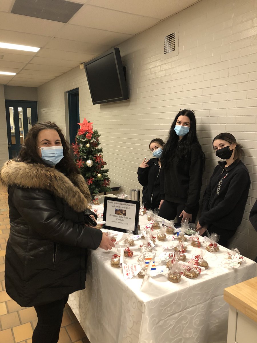 FBR_SOSC's tweet photo. A HUGE thank you to the Social Sciences &amp; Humanities Culinary Club for preparing Christmas goodies!  Thank you to all staff/students who purchased these treats and donated! Just today we raised $163 for ShareLife! @FrBressaniCHS @ShareLifeCan @CarmDeThomasis https://t.co/CIRhGmemV8