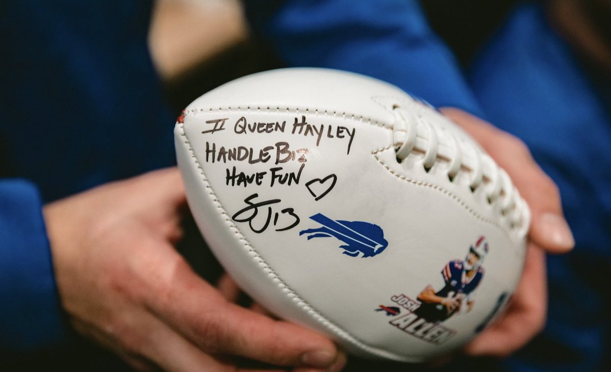 ClubHbhf's tweet image. #HandleBizHaveFunClub 👑