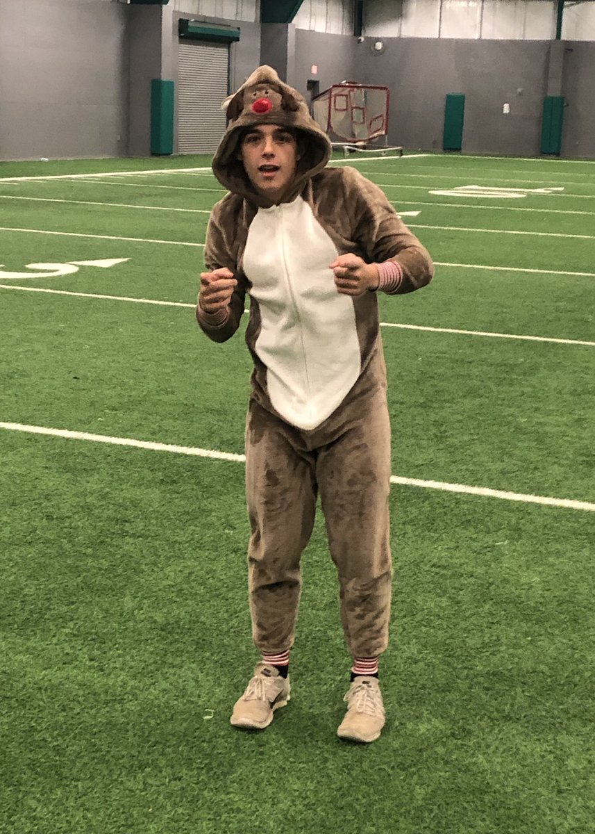 TXBaseball14's tweet photo. Next Friday Dec 17 6:30 am it’s @AzleVolleyball vs Azle Baseball Christmas Theme Wiffle Ball Game. Baseball has a little revenge riding on this game. @BrandonSheets32 @Garrisyn1 @taylorclark09 @CamrynHinkle8 @KYLERBRASWELL @westinwyatt11 @OlmstedLuke @ColeW27 https://t.co/Qd2uCEHUMk