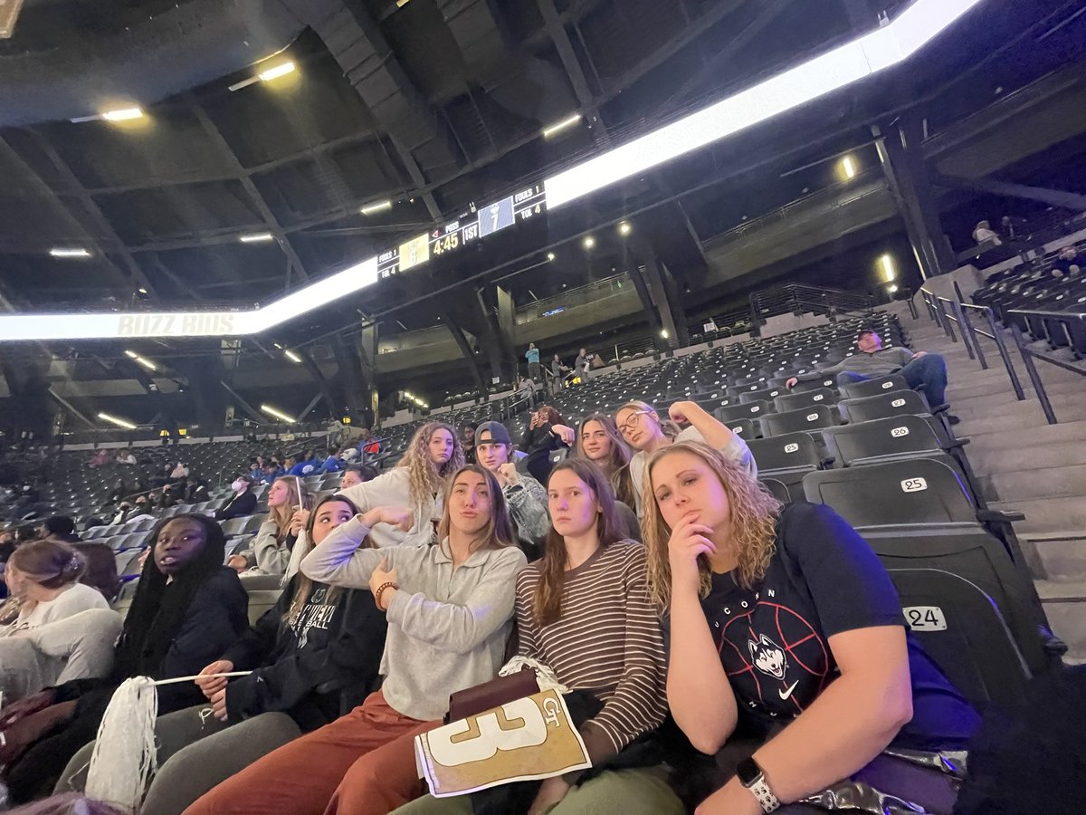 taryn_moreno's tweet photo. #TogetherWeSwarm https://t.co/08IjC9F5v9