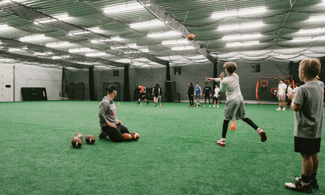 ClubHbhf's tweet image. The ones training now are the ones you’ll compete against and/or play alongside in the future. #HandleBizHaveFunClub 🛸