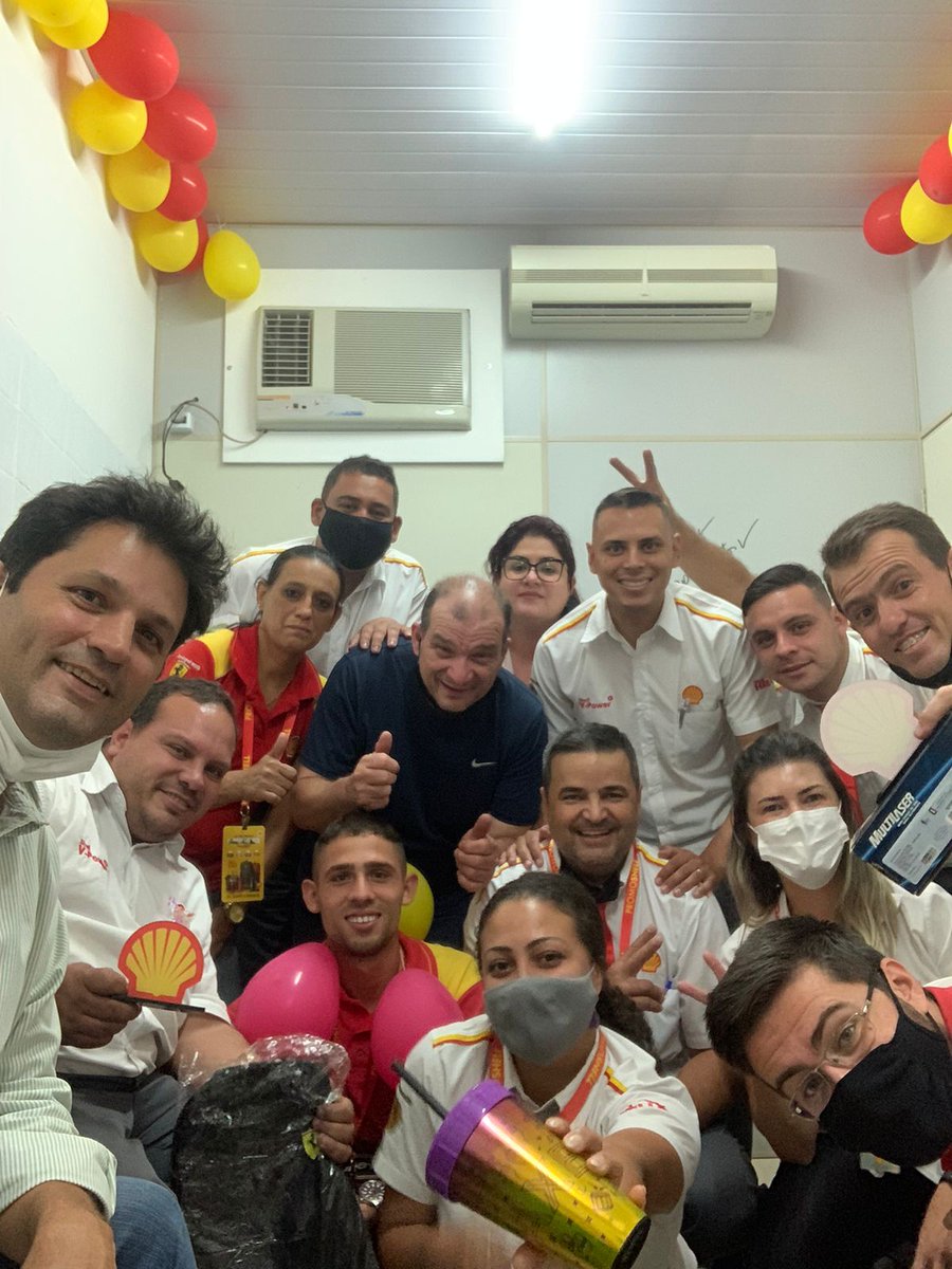 VaanPinheiroo's tweet image. Eu ganhei um dos copos de ritmos (o meu saiu axé) da #PromoShell #Junteetroque na confraternização da equipe hojee