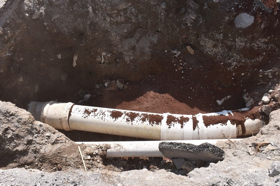 BuscaPorDentroA's tweet photo. EVITAMOS EL DESPERDICIO DE AGUA
Con la finalidad de dar continuidad al servicio de agua potable a los vecinos de la Col. San Juan Zapotla, el (O.D.A.P.A.S), trabajo en la reparación de fuga en calle Camelias entre esquinas Margaritas y Cda. Pirules  del Bo. San Juan Zapotla. https://t.co/BqPjbKtNCu