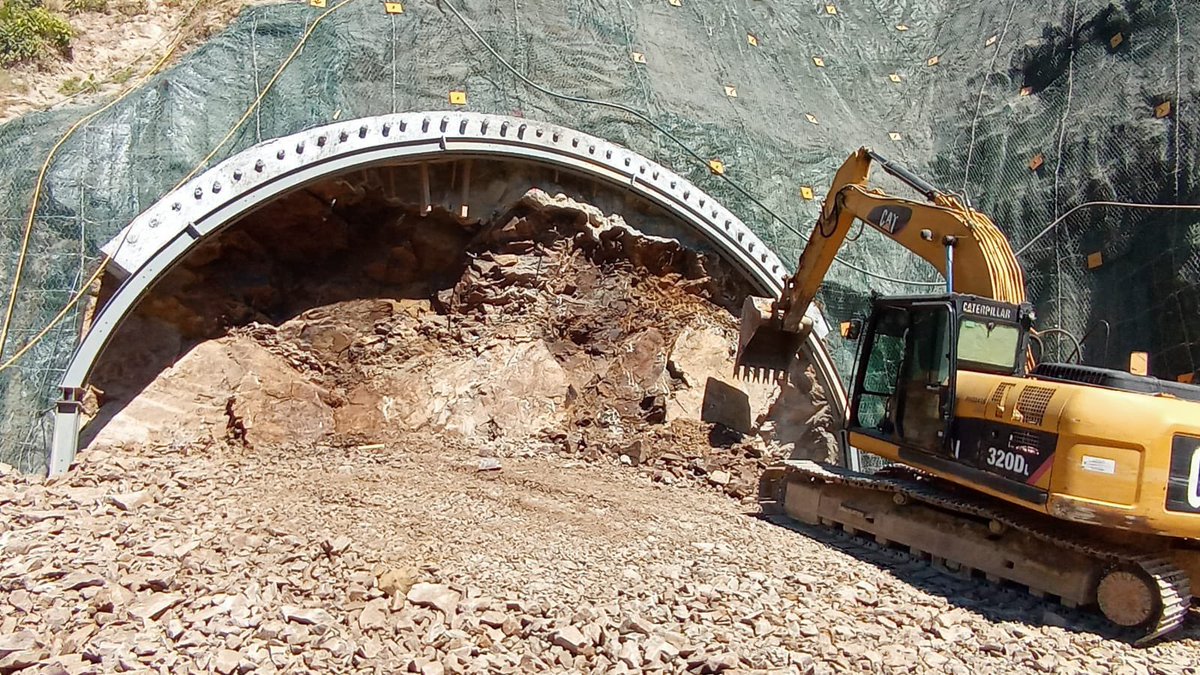 MgaContratista's tweet photo. Comenzamos excavaciones en Túnel Carretero "San Sebastián"
#somosmineros #MGA #somosmga #coconal #oaxaca https://t.co/8N5pbHNyRH