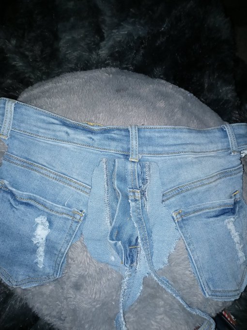 I was looking for a diy vodeo on how to cut my shorts... With no luck. Can someone tag it if ufind one<a href="/tag/bigolive"class="tags"><span>#bigolive</span></a>