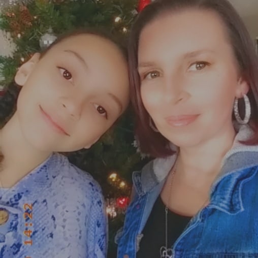 RachelYonts1's tweet photo. My beautiful girl turns 14 today. How is this possible?! Stop growing 😭 https://t.co/xbBVEJ2HXC