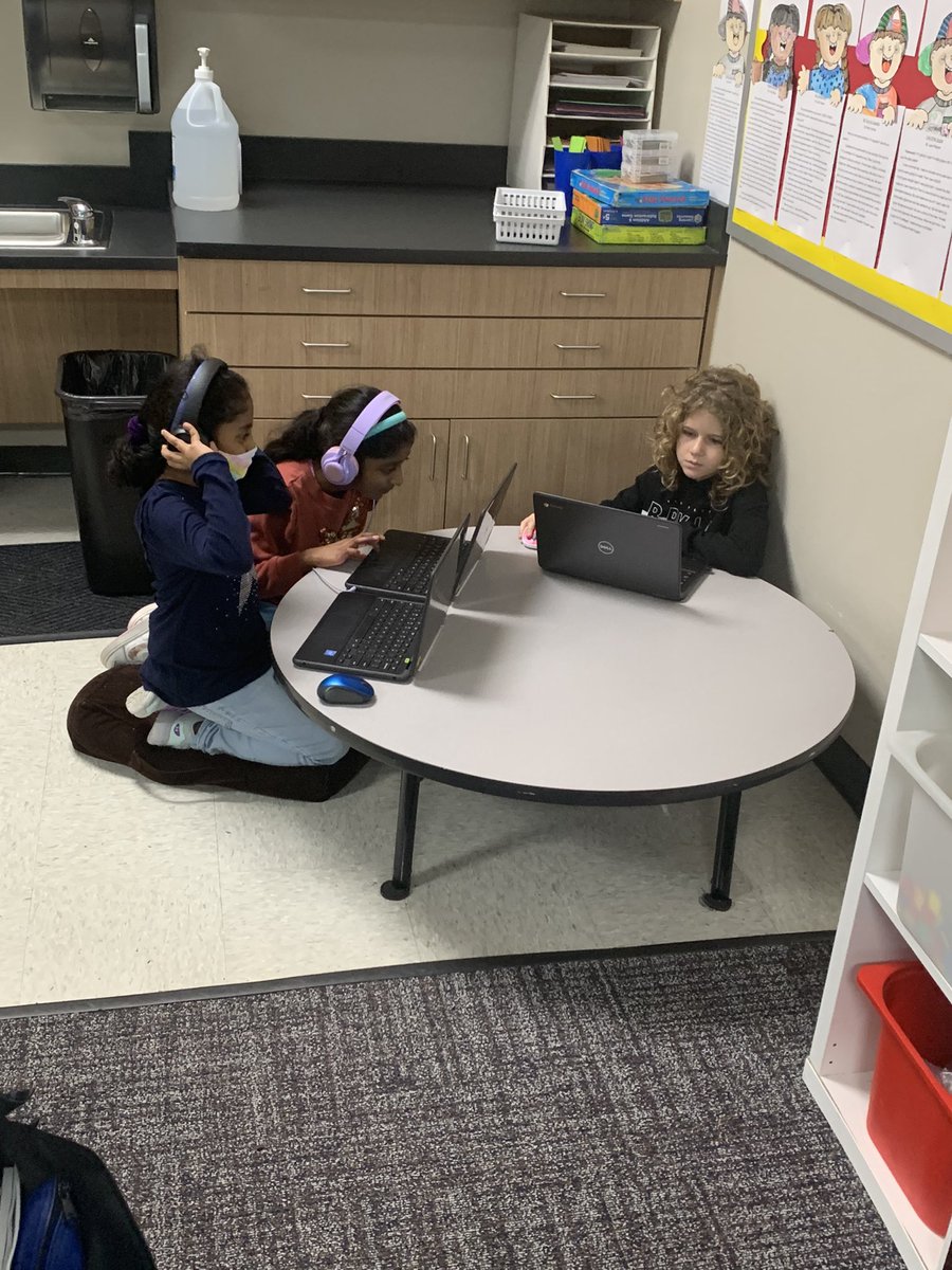mrssmith2nd's tweet photo. Hour of Code #bbengaged https://t.co/8f9RE6q1md