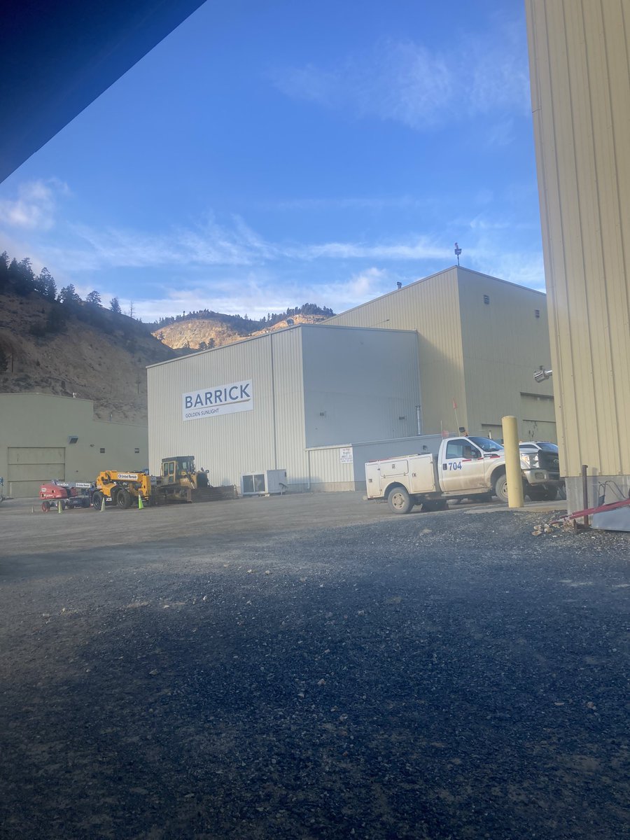 AjAjbrowne's tweet photo. Got mshaw certified today now all I wanna do is be a gold miner😅 https://t.co/GVFpzIm5N4