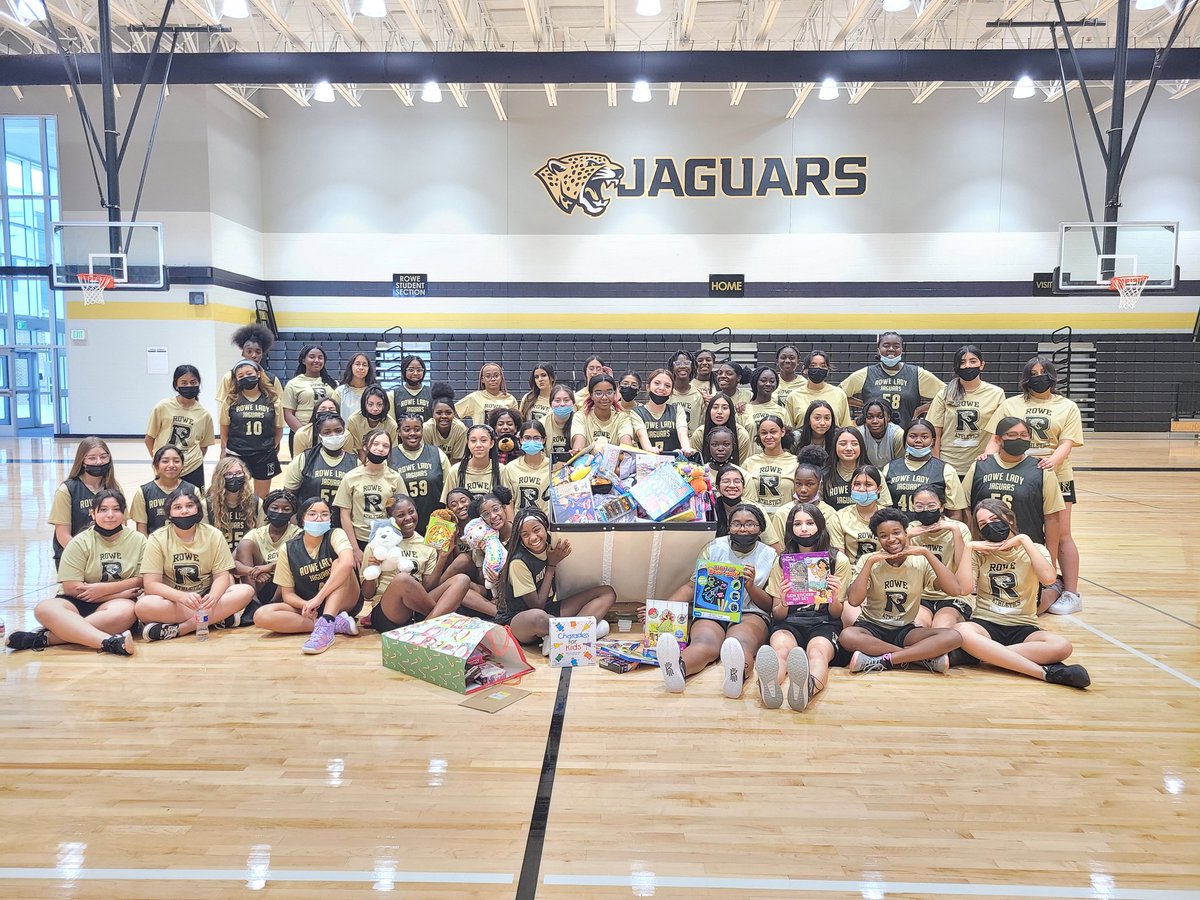 RoweLadyJags's tweet photo. It was such a great experience to do something great for children who may not have the best Christmas, because  of their circumstances. Our Athletes  went above and beyond what was asked of them. It's a blessing ro be a blessing to others @BEAResource @RoweCFISD @CFISDAthletics https://t.co/SlkNAHCw8z