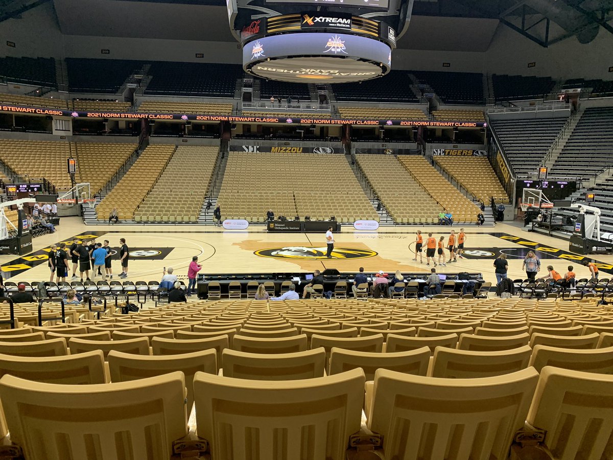 maureenegan99's tweet photo. @DrMassengales @NormStewartOrg here goes 48 hours of basketball!! https://t.co/PZAmNFIDqx