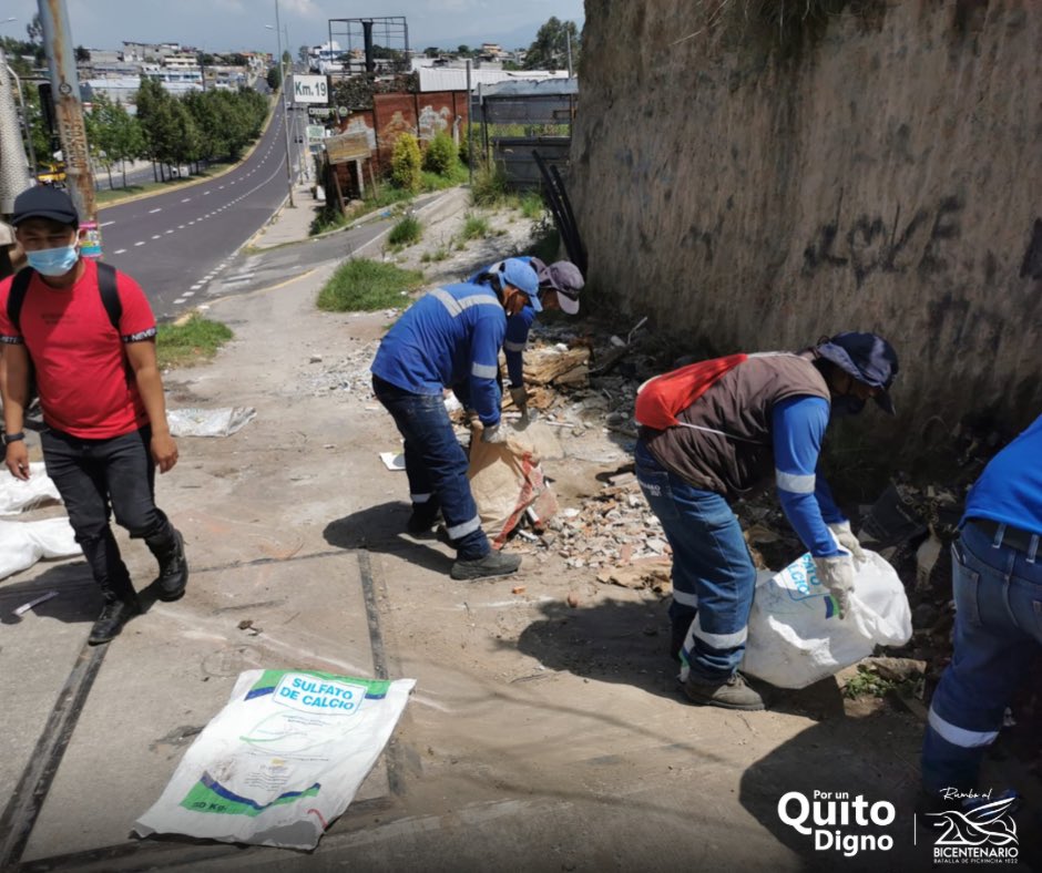 EMGIRSEP's tweet photo. ¡Atendemos las denuncias ciudadanas de manera oportuna! 😉

En conjunto con @ObrasQuito limpiamos y recogimos los escombros de la Avenida Oswaldo Guayasamín km 11.

¡Trabajamos por una ciudad más limpia! 💪🏼 https://t.co/1n5mkeCFTy