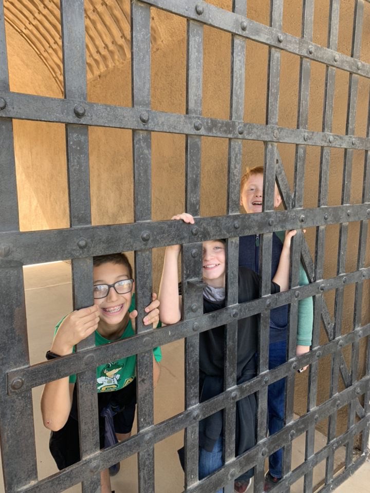 Mrs. Santa Cruz tweet media