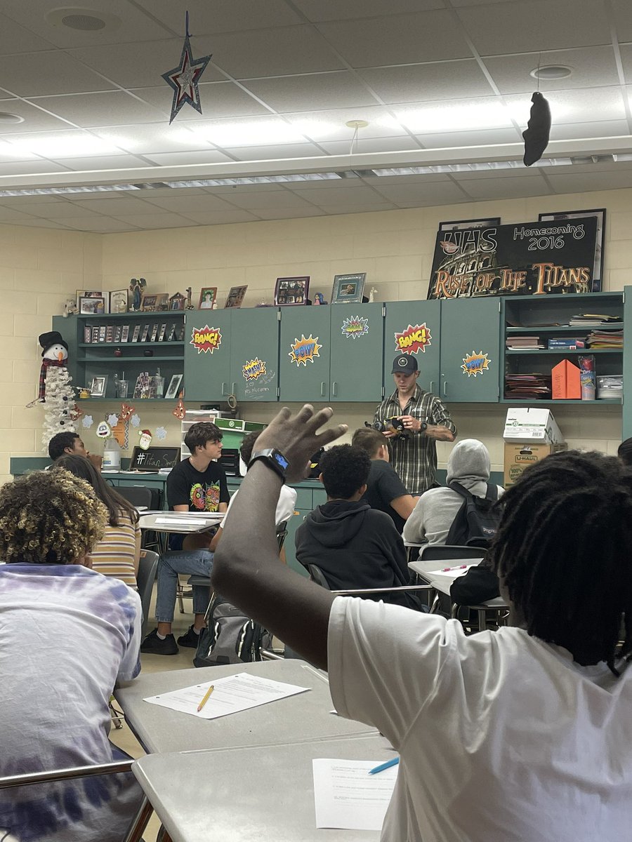 TLMcCann_VCSCTE's tweet photo. Huge thanks to Adam for presenting his career of Underwater welding to DCT! @VolusiaCTE @UHSChenoweth @UHSTitans411 @Mrs_Peel_UHS https://t.co/HktSsipqbI
