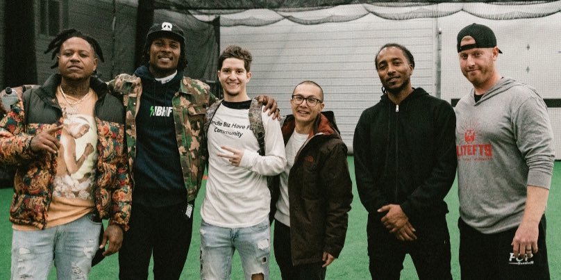 ClubHbhf's tweet image. Everyone carry they own weight. 
#HandleBizHaveFunClub⚔️