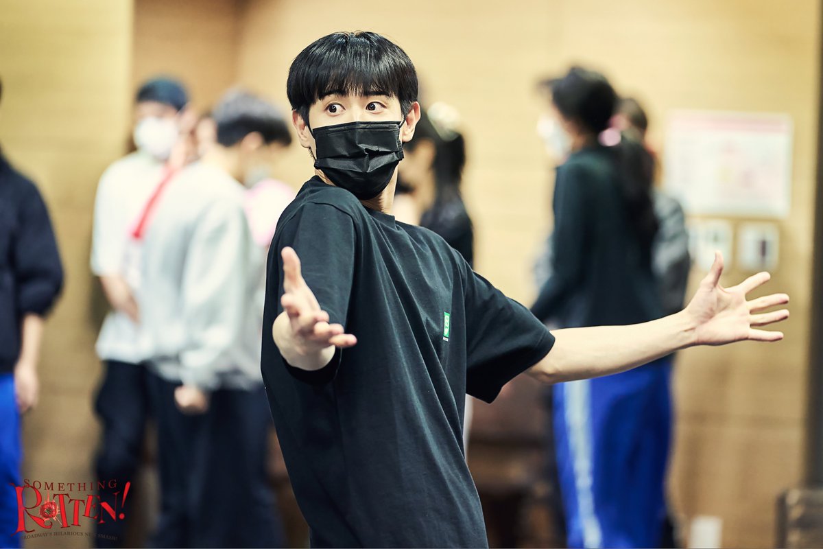 rotten_korea's tweet photo. 뮤지컬 #썸씽로튼
개막 D-2 Week🍅

유쾌함과 케미가 폭발하는 
뜨거운 연습 현장 공개

“드디어 바텀 형제 최초의 히트작이 나오는거야!”
닉 바텀 #양요섭

#뮤지컬썸씽로튼 #유니버설아트센터
#12월23일개막 #크리스마스공연
#musical #somethingrotten https://t.co/wjPb6bqlTK