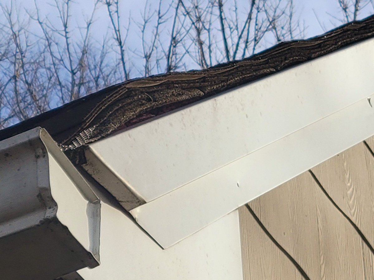 AWPHomeInspect's tweet image. Multiple layers of shingles on homes are common. You should always try to only have one layer installed. Two layers are more expensive to replace, it often voids warranties and makes it harder to find leaks when they occur. #2layers #shingles
AWPHomeInspections.com