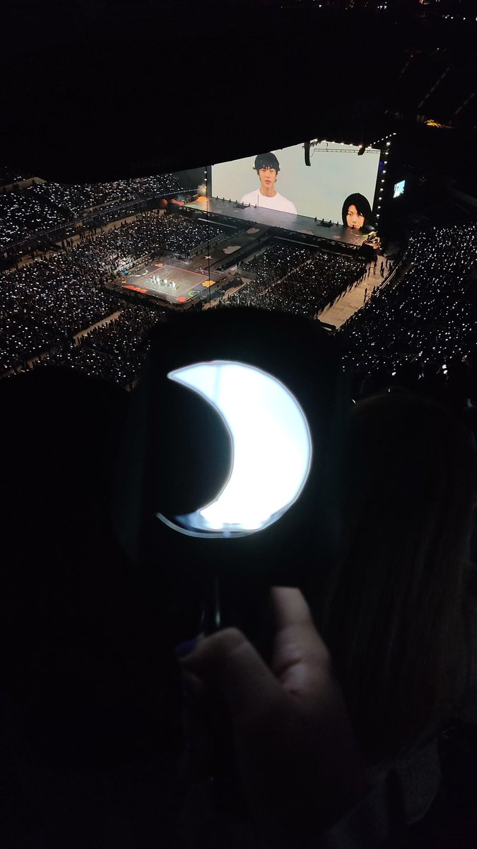 a little late but I had to post it 🤭💜@JinDayLA @BTS_twt @bts_bighit 
#moonforjinLA #BTS #PTD_ON_STAGE_LA_Day4