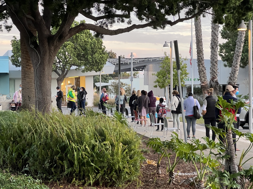 Airport2Park's tweet photo. *FREE* COVID Vaccine Clinic going on _NOW_ until 6pm, Virginia Avenue Park, Dec. 9, 2200 Virginia Ave. Santa Monica #ParkRx #SaMoParks #PeopleHelpingPeople #HealthyParksHealthyPeople https://t.co/nYI7m7Kcv0