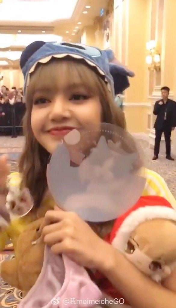 MN vẫn vote đều đều trên Twitter cho bé chứ
I vote #MAMAVOTE #lisa