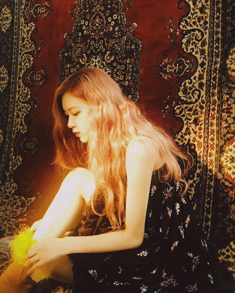 Tweet với retweet mạnh lên nào.Mãi không lên được 1tr tweet hả trời.I vote #MAMAVOTE #rosé