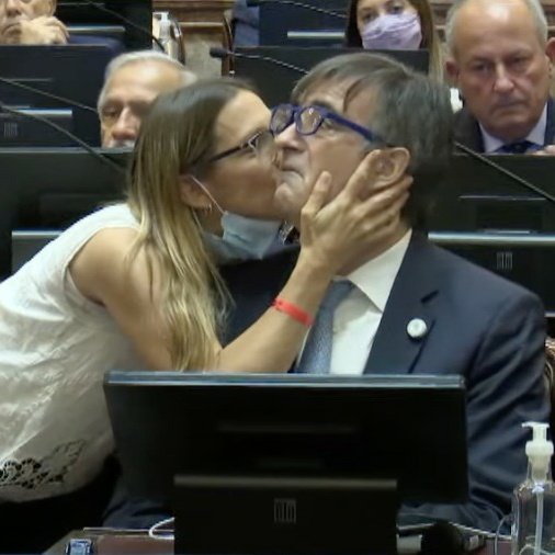 CynthiaHotton's tweet photo. “Dios nunca nos pone pruebas que no podamos superar. Esta cruz me ha enseñado que la vida es hoy y el mañana es esperanza”. Que tu testimonio, @estebanbullrich, ilumine a nuestros dirigentes y a todos los argentinos. Gracias. https://t.co/3BrUaM3J7e