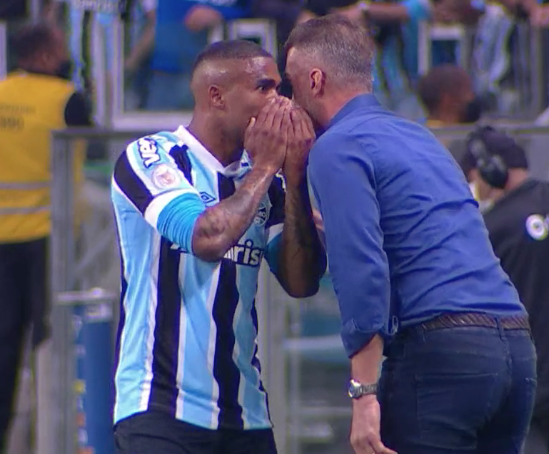 sfpepior's tweet photo. professor, 2-0 já, tem como liberar pro casamento? https://t.co/EdFi6xHwxl