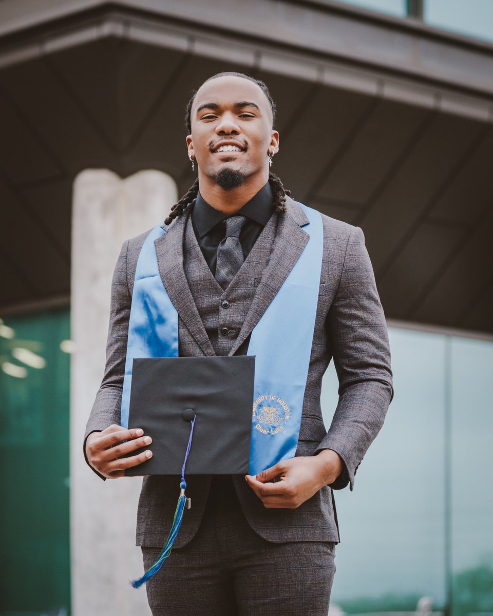 lelo_upncomn_22's tweet photo. “A vision without action is merely a dream, it’s the Action,it's the grind, it's the hustle, it's the persistence.”

▪️First Gen college Grad
▪️B.S. in Management 
▪️Minor in Human Resources 
▪️Deans list 
▪️project management job offers
3 days until graduation 
#BlackExcellence https://t.co/bDWbMBYHDe